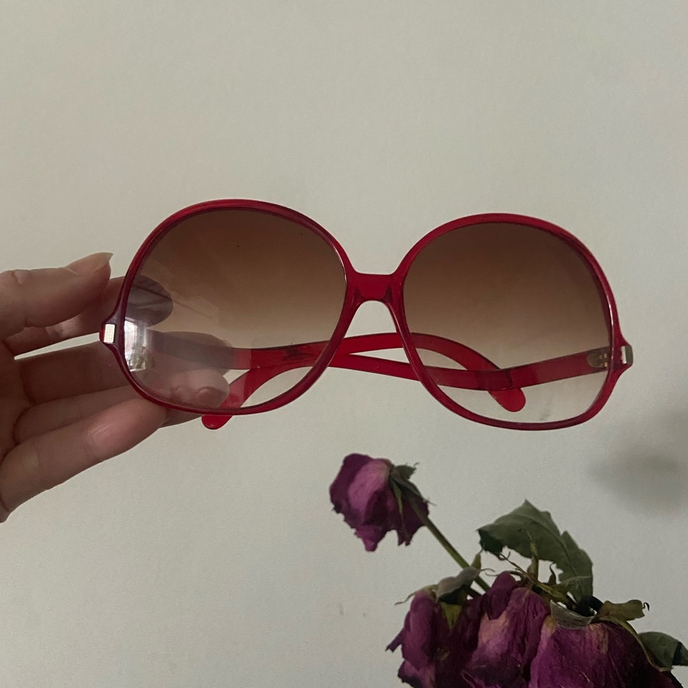 Chic authentic 1970s oversize Ruby Red Sunglasses - image 4